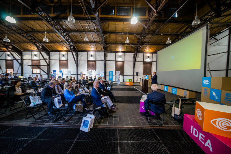 Zdjęcia konferencyjne 098