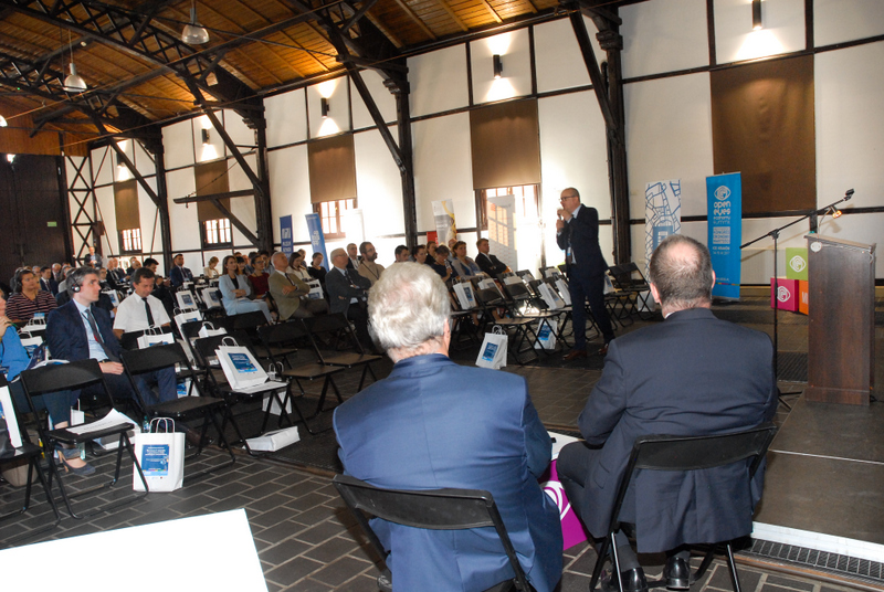 Zdjęcia konferencyjne 107